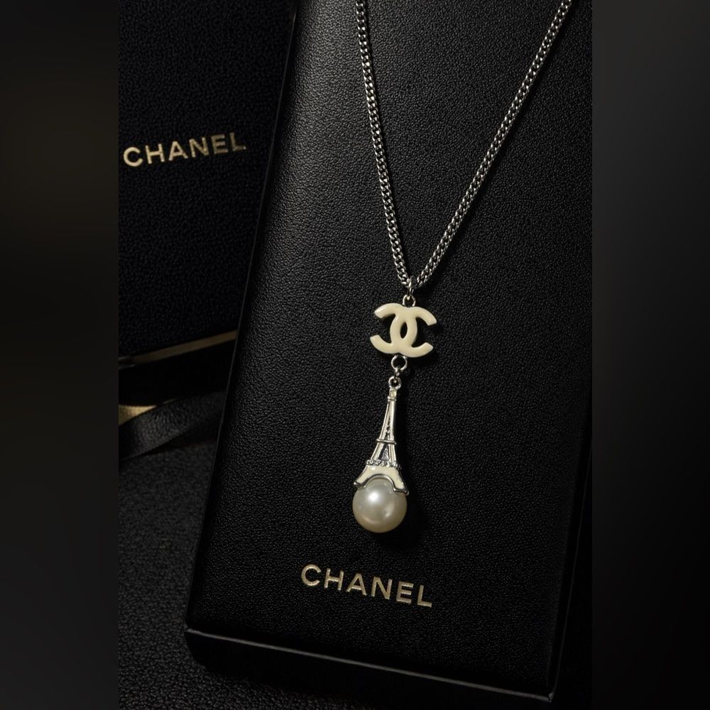 Authentic Chanel Eiffel Tower Pearl Necklace 2006 Silver Tone Vintage Paris Rare